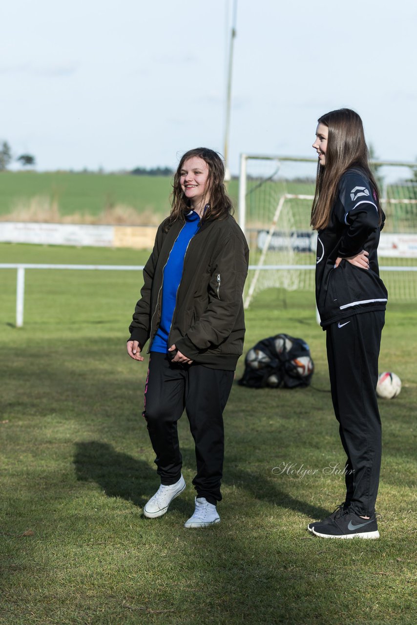 Bild 179 - C-Juniorinnen SV Steinhorst/Labenz - TSV Friedrichsberg-Busdorf : Ergebnis: 5:0